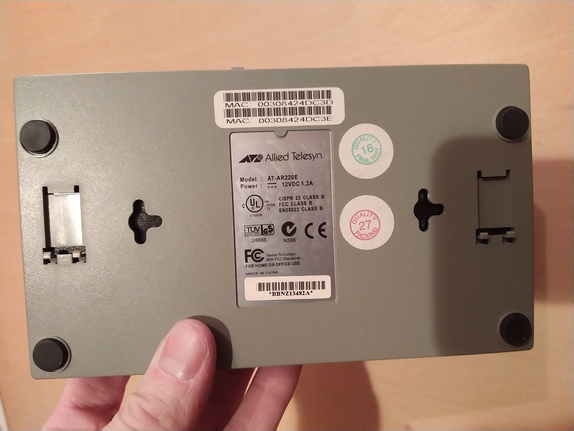 Router Allied Telesyn AR220E