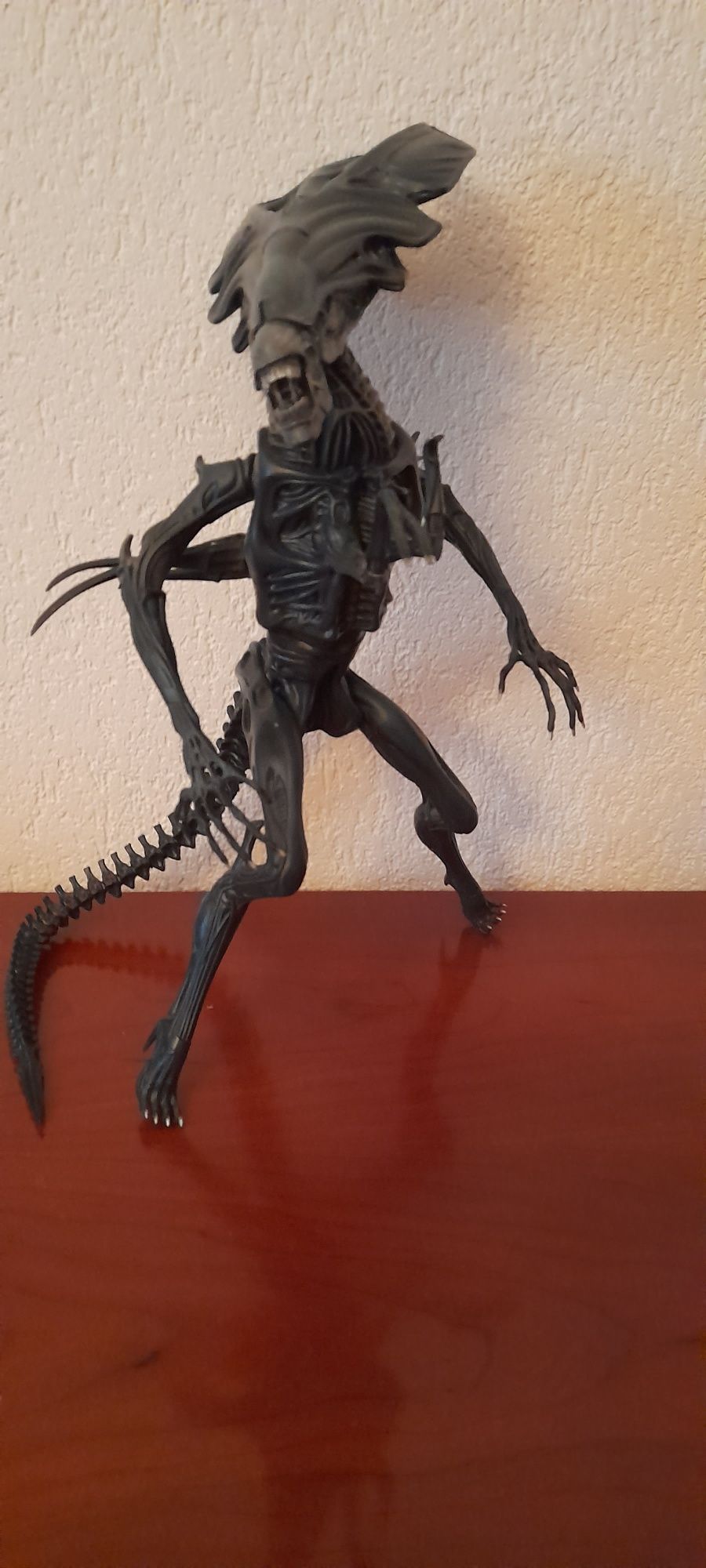 Aliens alien queen side show collectibles RARO HOT TOYs