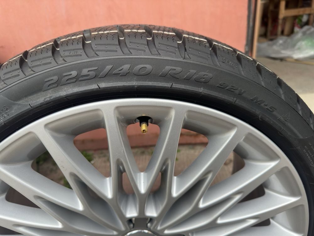 Комплект 225/40/18 Pirelli SottoZero 4 шт. зима с дисками, нові