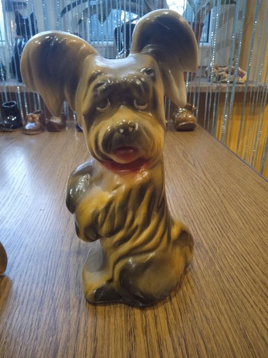 Figurka pies,ceramiczna.