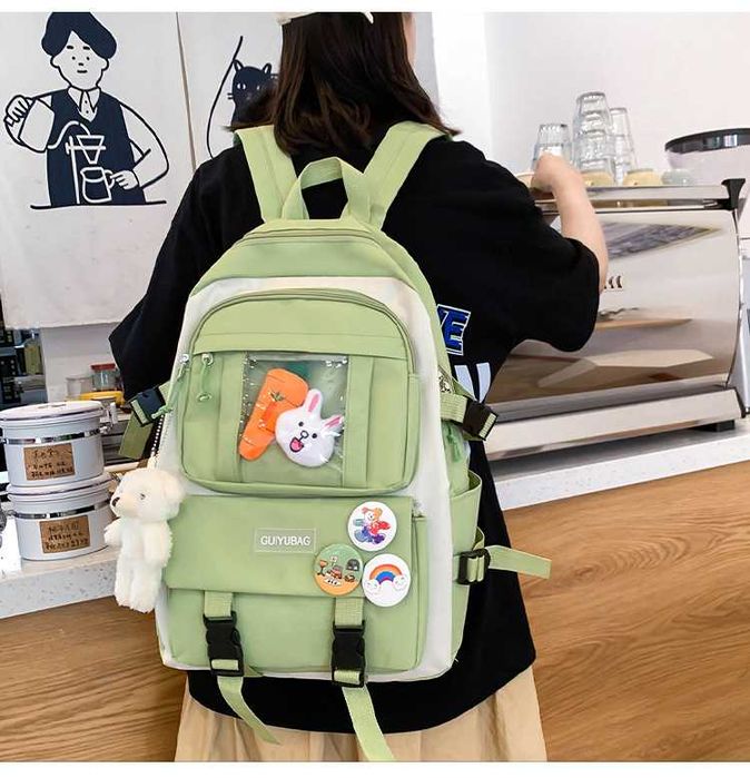 Школьный комплект 5 в 1 - Школьный рюкзак + 5 значков и 1 брелок