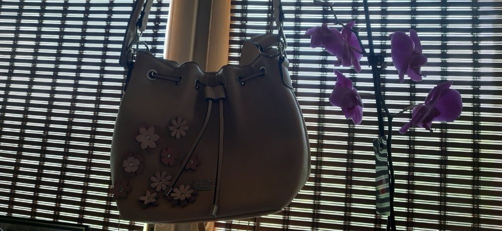 Летняя сумка Guess