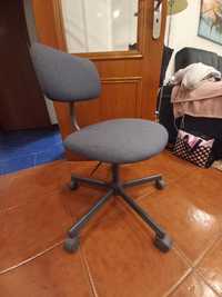 Cadeira de secretária cinza