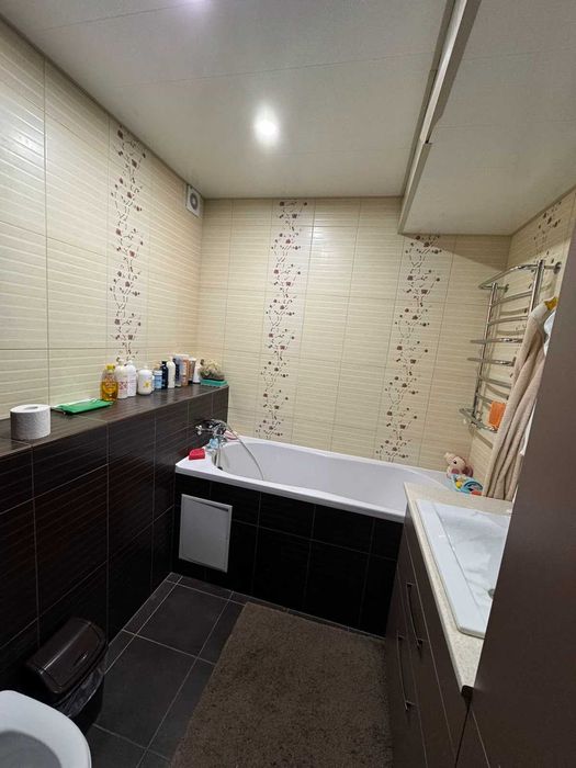 Дворівнева квартира на Виставці, вулиця Будівельників