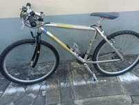 Bicicleta em aluminio.