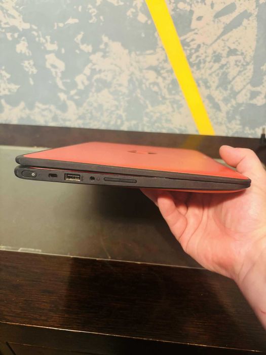 Laptop HP ProBook x360 z ekranem dotykowym.