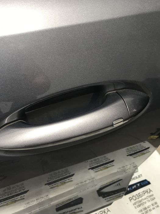 Двері передні Chevrolet Bolt EUV