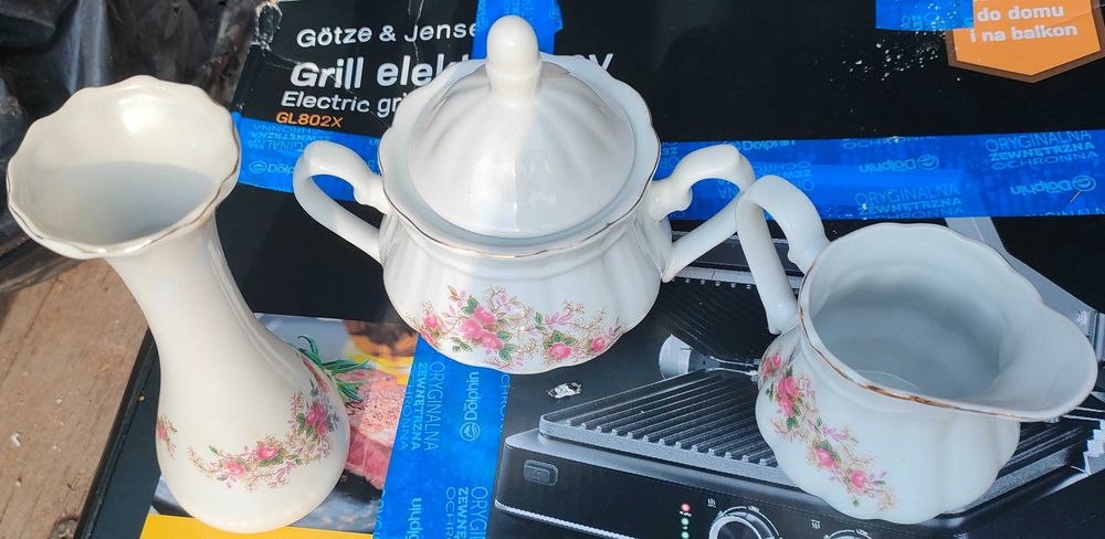 PORCELANA__Komplet 3 elementy_Cukiernica/ Mlecznik/ Wazonik__PIĘKNY