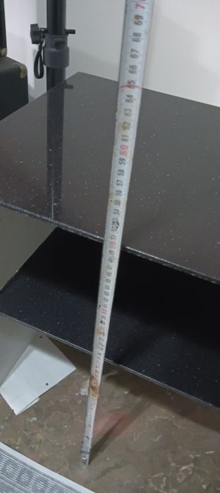 Mesinha de cabeceira ou armário/ estrutura de arrumação