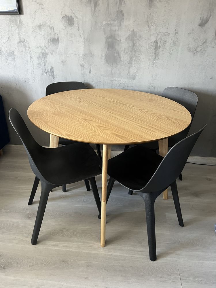 Dębowy stół z krzeslami