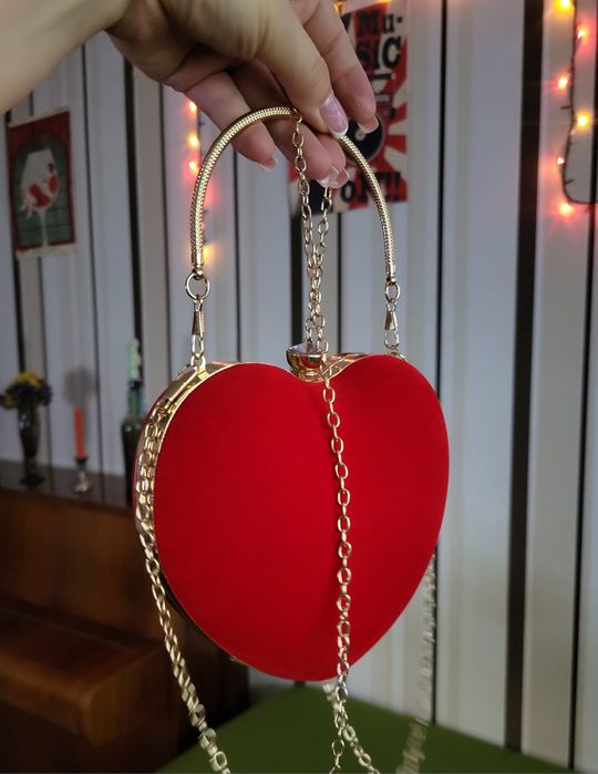 Вечірня сумочка клатч у формі серця