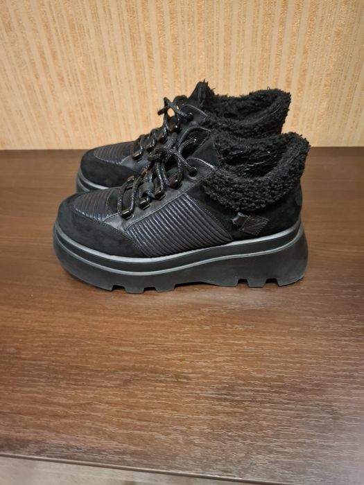 Продам жіночі зимові черевики