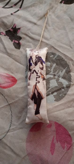 Продам мерч з персонажами Genshin Impact