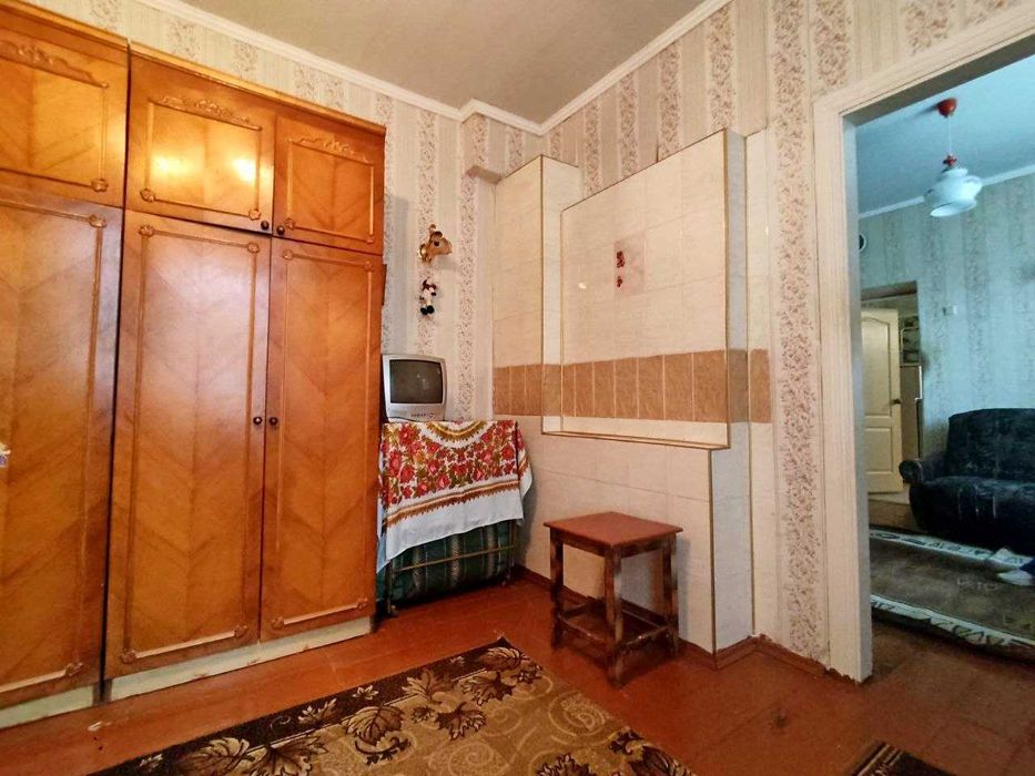 Продам частину будинку в гарному стані, з гаражем. (SP)