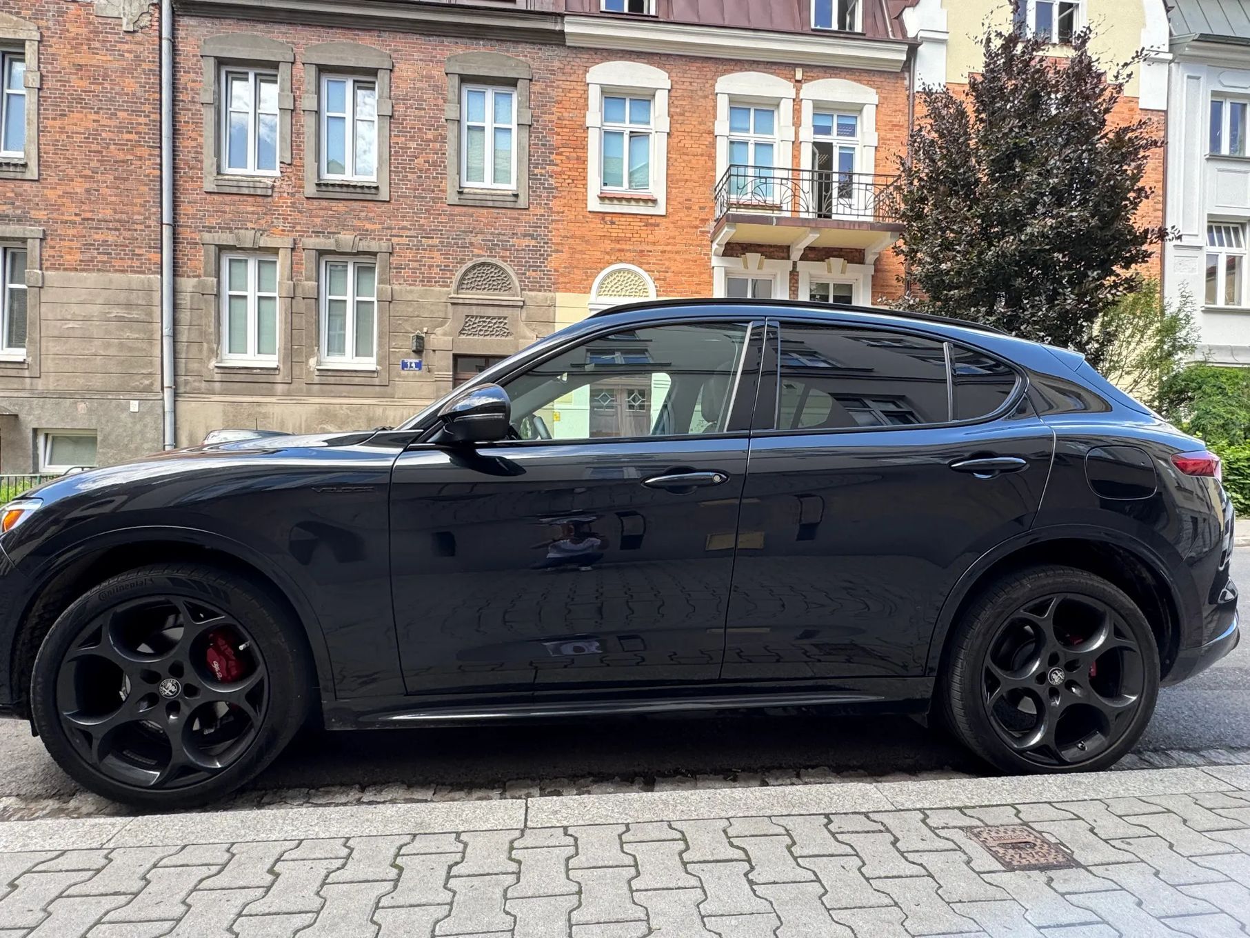 Alfa Romeo Stelvio Q4 Veloce Vulkano Black Metalic z Panoramą