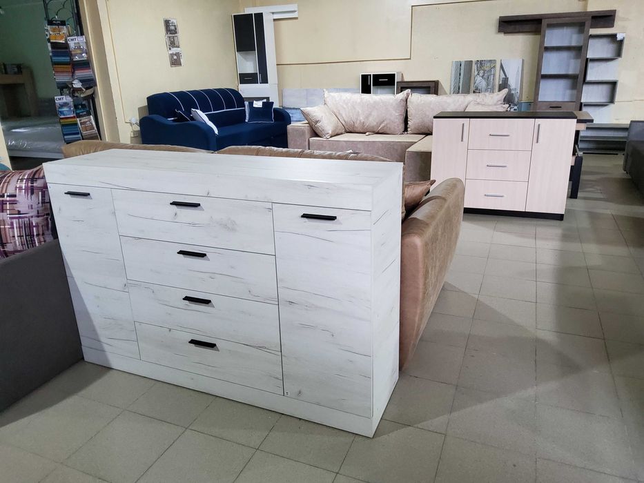 Комоди, шафи, тумби.