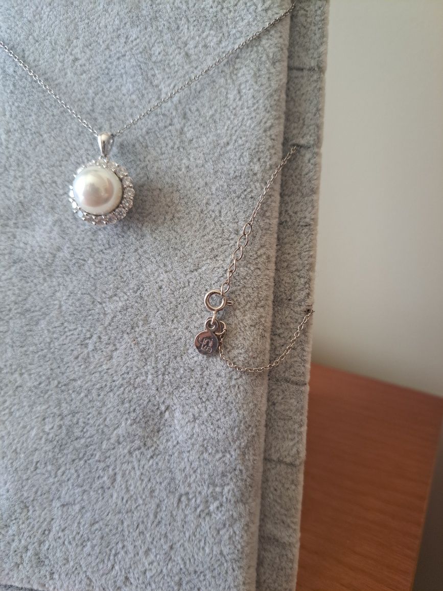 Colar Unike Jewellery - Prata 925, Pérola e Cristais
- Prata 925.
- Pi