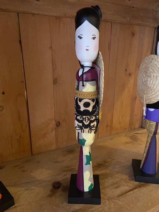 Escultura em madeira para interiores