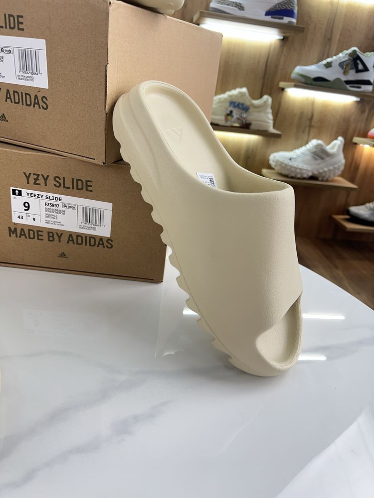Тапочки Adidas Yeezy Slide Bone