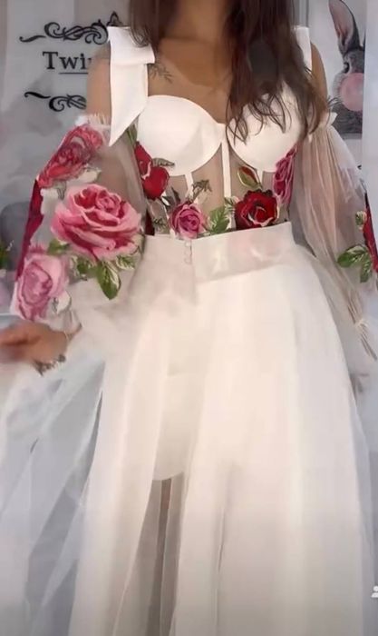 Продам выпускное , свадебное, вечерние платья.