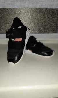 Босоніжки сандалі кросівки Adidas