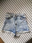 Spodenki krótkie jeansowe z wysokim stanem Bershka