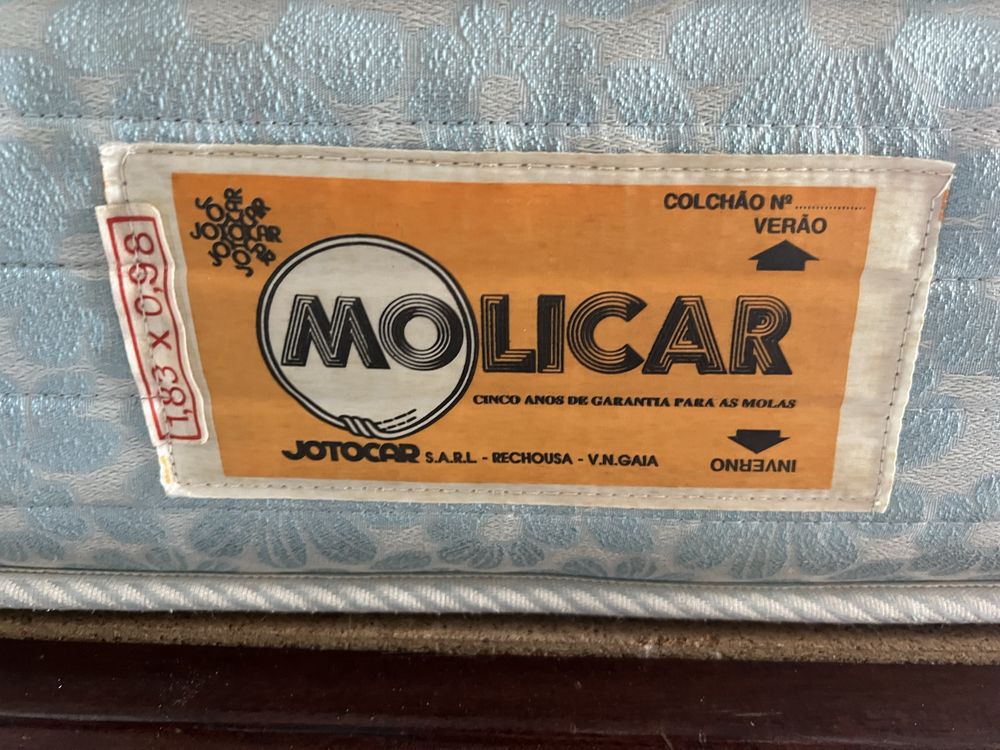 Cama de Mogno castanha