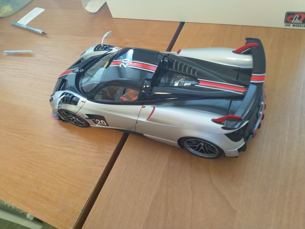 pagani huayra bc roadster 1:18 LCD detale lepsze niż AutoArt