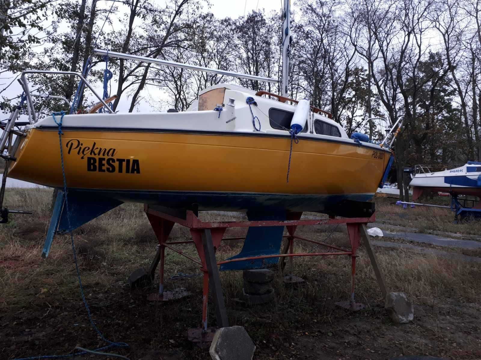 Jacht morski "Piękna i Bestia" do sprzedania niższa cena