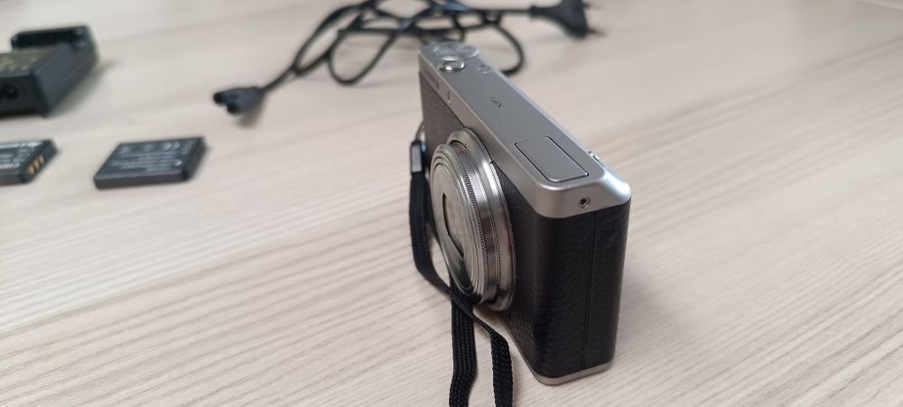 Fujifilm XF1 - kompaktowy vintage cyfrowy kieszonkowy aparat zoom