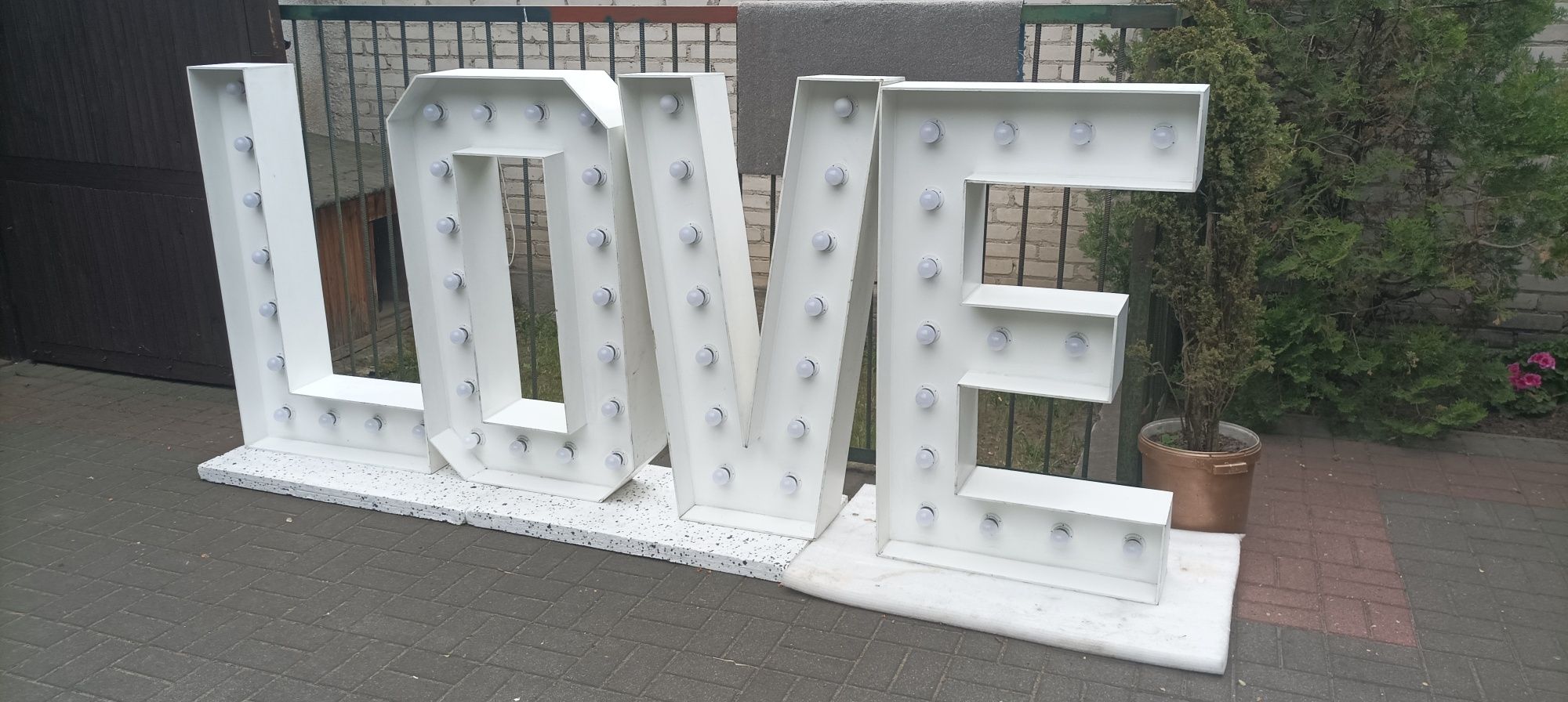 Napis Love Ledowy Duży