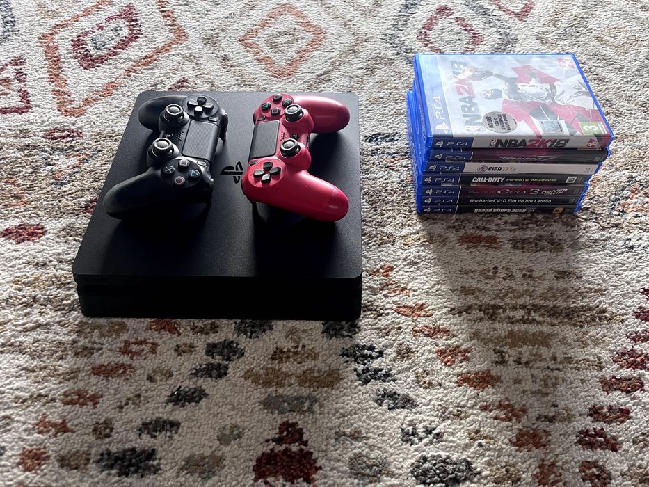 PS4 Slim 1 TB + 2 comandos e Jogos