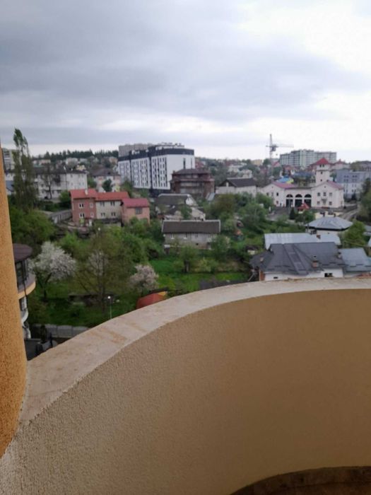 2-кімнатна квартира біля бювету, паркінг, Роксолани 16.  Є відео.