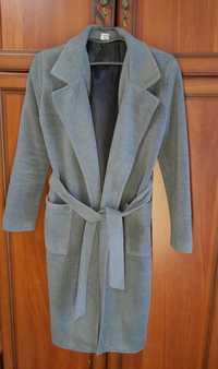 Сіре жіноче пальто