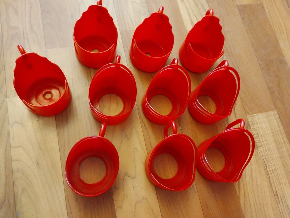 12 plastikowych uchwytów na szklanki PRL