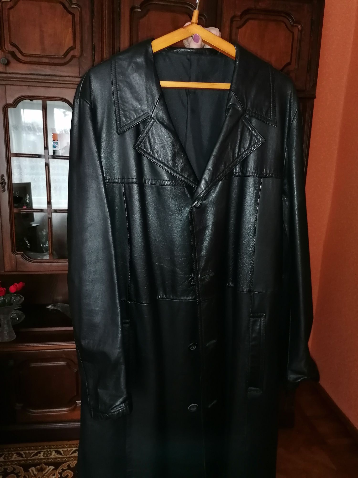Продам кожанное пальто мужское