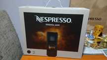 Maquina nespresso nova com oferta de 2caixa de café