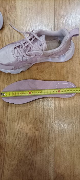 Оригінальні кросівки NIKE Ryz 365.