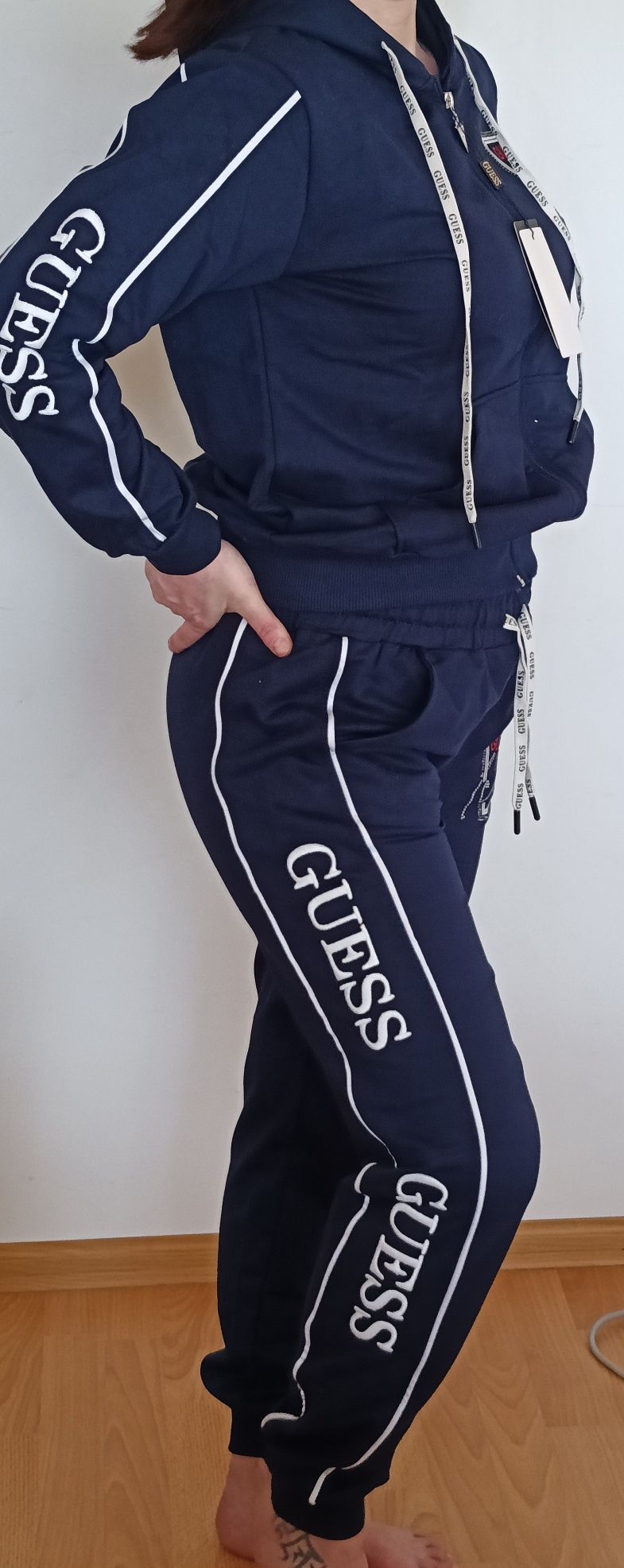 Guess rewelacyjny damski dres XL