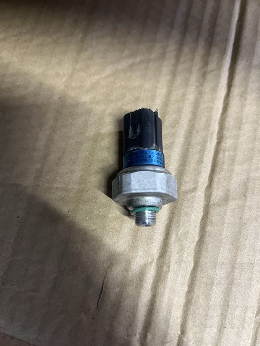 Датчик тиску фріону Halla Пріора