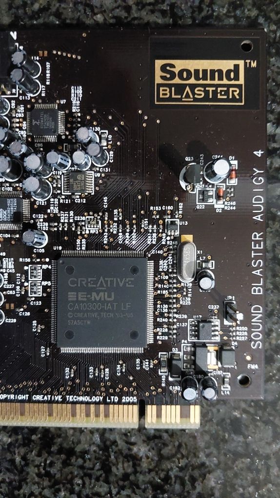 Placa Som Creative Sound Blaster® Audigy® 4 PCI 7.1 - 24-BIT 192KHZ