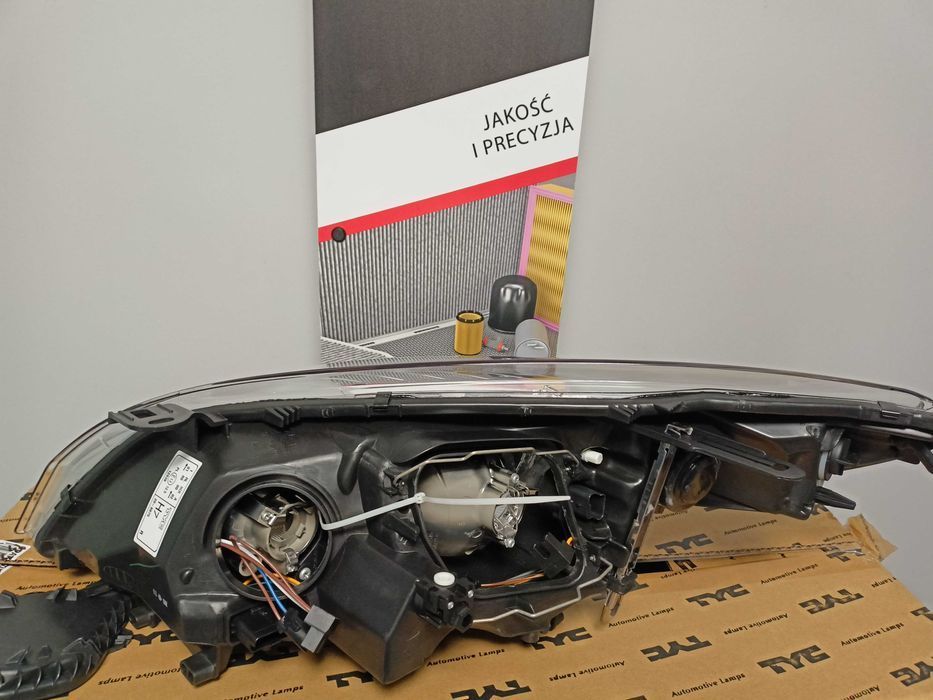 Renault Megane 3 08- Lampa/Reflektor przód prawy /H7+H7