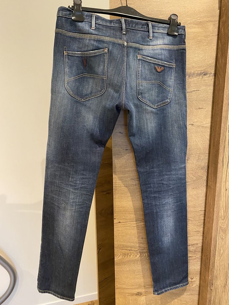 Продам Armani  мужские джинсы