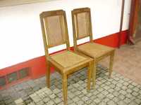 Zabytkowe krzesła z rafią w stylu secesji
