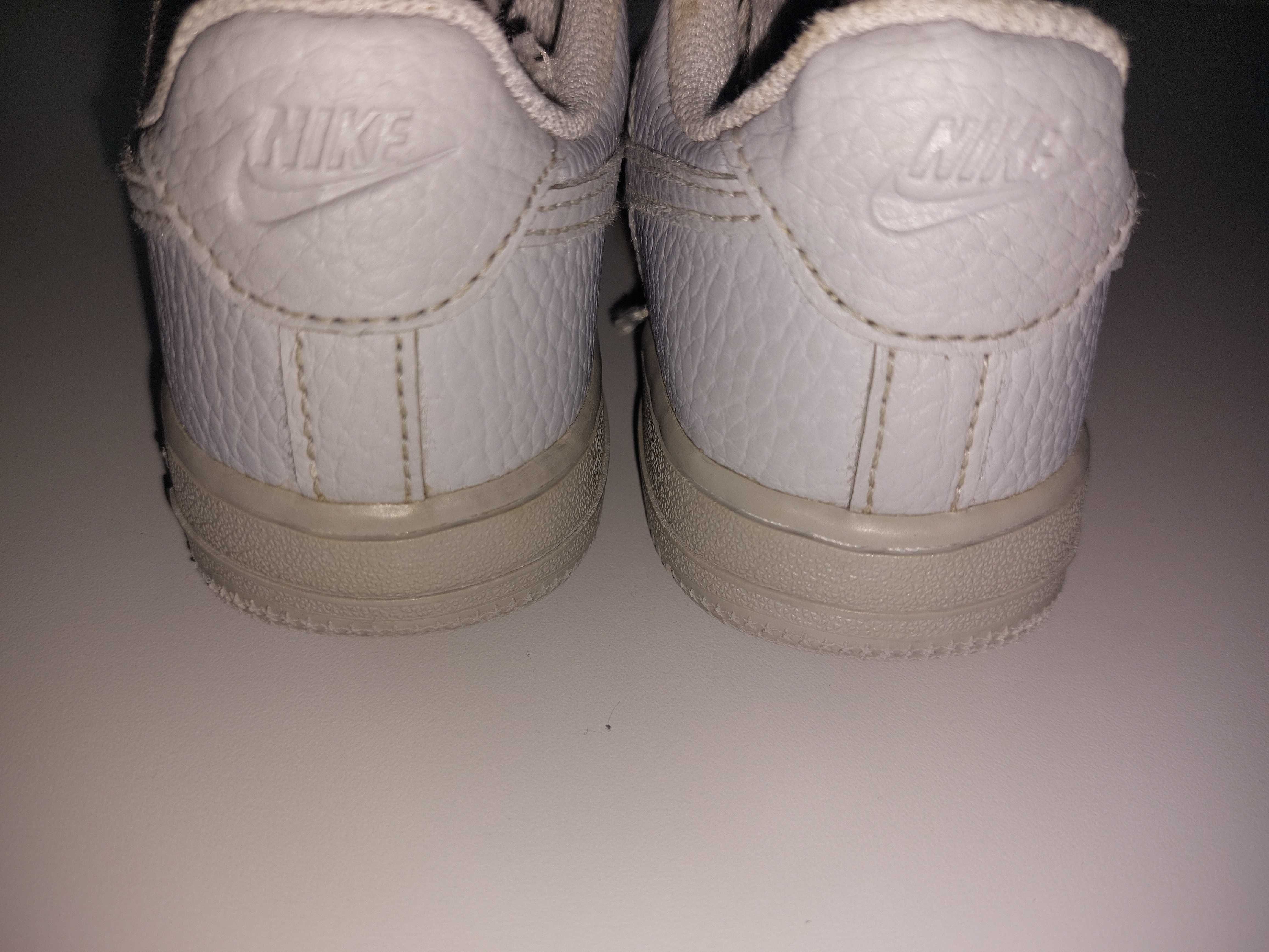 Кроссовки кожанные Nike