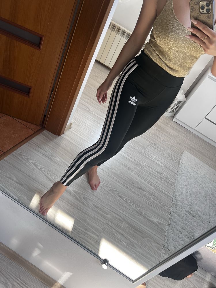 Czarne pegginsy adidas