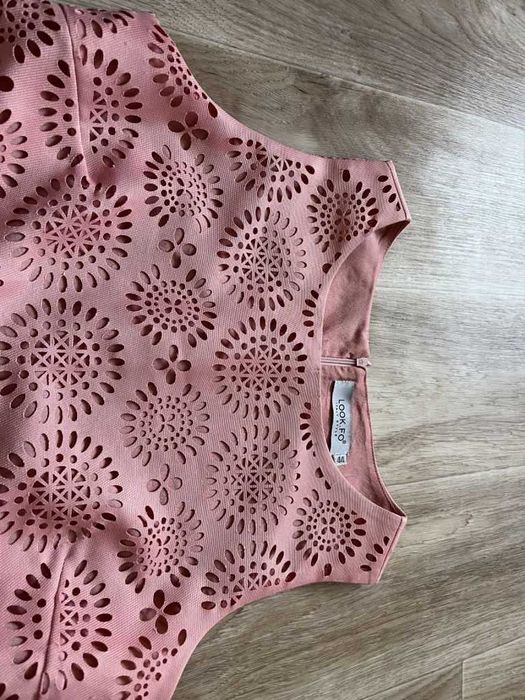 Шикарне нарядне плаття/сукня 42-44р,пудровий колір,перфорація