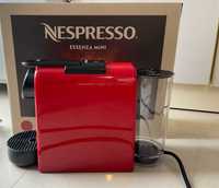 Maquina Nespresso Essenza Mini Red (Custa 100 euros nova)