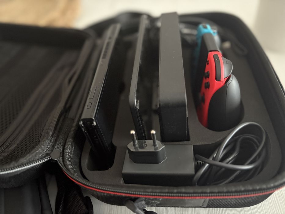 Konsola Nintendo Switch OLED Czerwono-niebieski