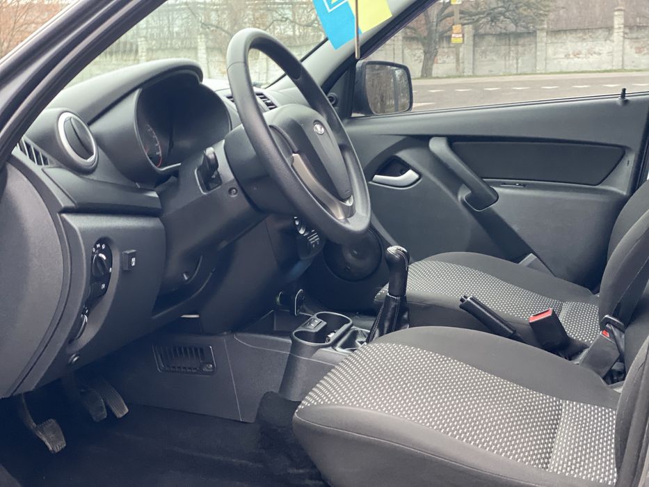 Продам Лада калина в идеальном состояние